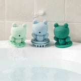 Set de 3 jouets de bain bébé dès 9 mois. Jeux d’eau, jet, mousse et textures pour éveiller les sens.