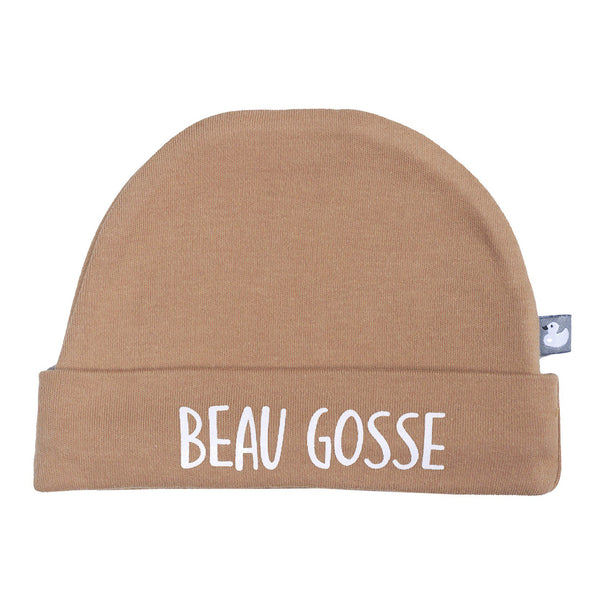 Bonnet naissance doublé pur coton “Beau gosse” camel, tout doux et confortable. Taille unique, idéal pour les premières semaines de bébé et lavable en machine.