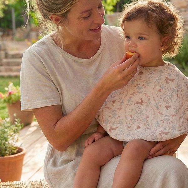 Bavoir 2 en 1 bi-matière poncho / épaule – Jardin enchanté ivoire BB & CO