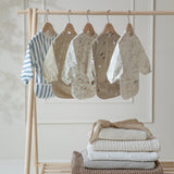 Bavoir à manches courtes fleuri imperméable 9 à 18 mois - Meyco Baby MEYCO BABY