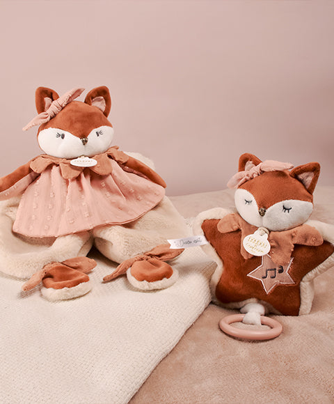 Boîte à musique bébé Mina – peluche musicale naissance 16 cm