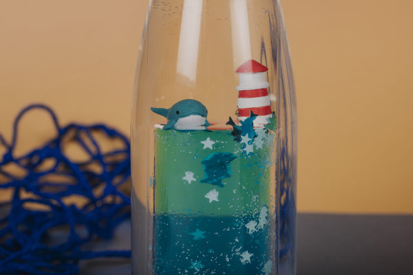 Bouteille sensorielle baleine – Whale Calm PETIT BOOM