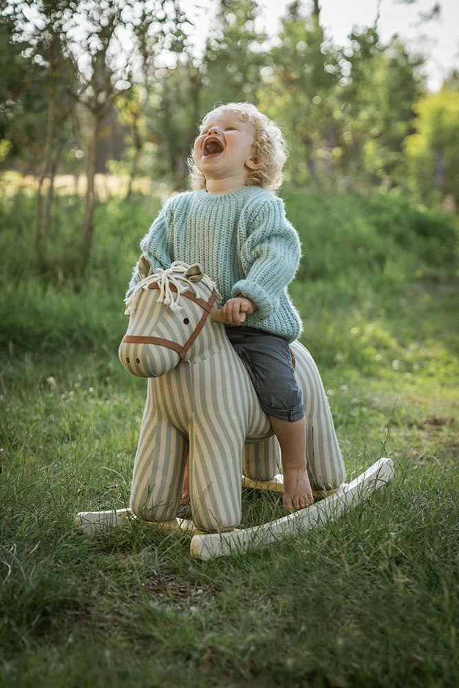 Cheval à bascule Sam en coton – jouet d’éveil dès 18 mois