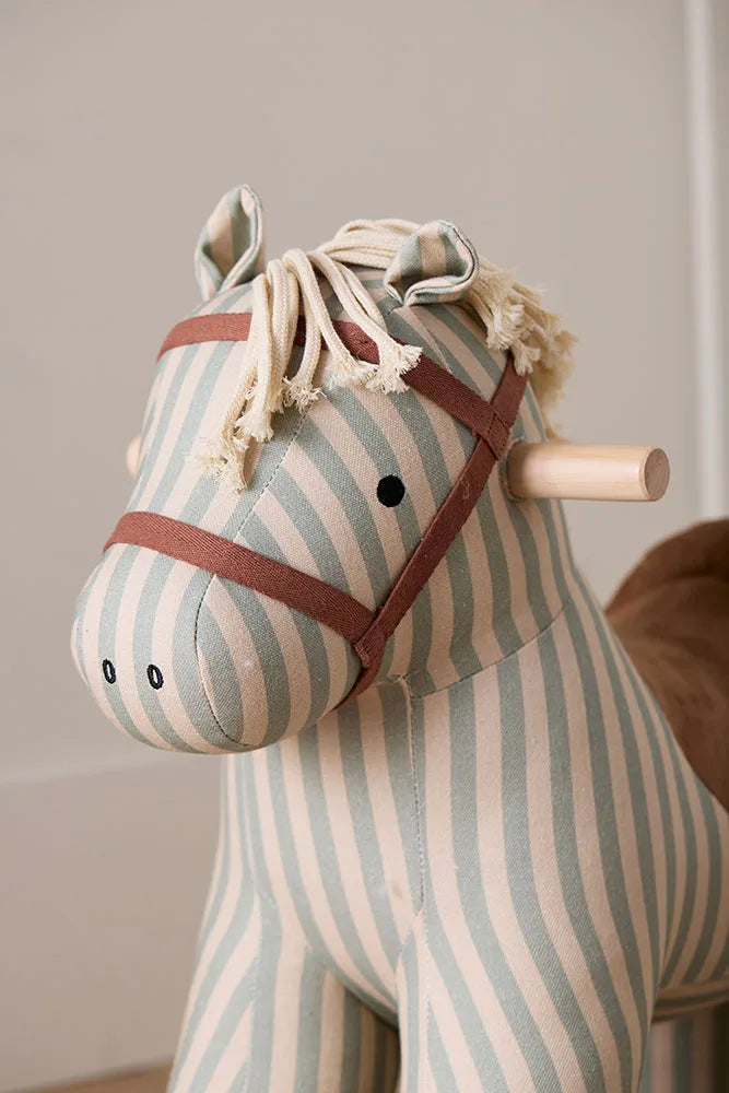 Cheval à bascule Sam en coton – jouet d’éveil dès 18 mois