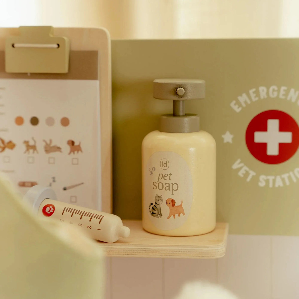 Cabinet de vétérinaire en bois FSC LITTLE DUTCH