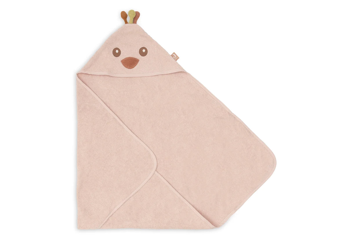 La cape de bain Jollein avec capuche et petites plumes en tissus enveloppe bébé de douceur et de chaleur après chaque bain. Fabriquée en 100 % coton éponge, elle est douce, absorbante et confortable. Son format 75 × 75 cm et son design attendrissant en font un indispensable du linge de bain de bébé.

Cape de bain bébé Jollein avec capuche et petites oreilles en éponge 100 % coton, douce et absorbante, idéale dès la naissance.
