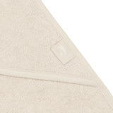 La cape de bain bébé Sand en éponge 100 % coton enveloppe bébé de douceur après le bain grâce à sa matière absorbante, sa capuche à petites oreilles et son format généreux. Cape de bain bébé en éponge Sand : une sortie de bain 100 % coton douce, absorbante et confortable avec capuche pour garder bébé bien au chaud.