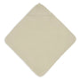 La cape de bain bébé Soft Matcha en éponge 100 % coton enveloppe bébé de douceur après le bain grâce à sa matière absorbante, sa capuche à petites oreilles et son format généreux. Cape de bain bébé en éponge Soft Matcha : une sortie de bain 100 % coton douce, absorbante et confortable avec capuche pour garder bébé bien au chaud.