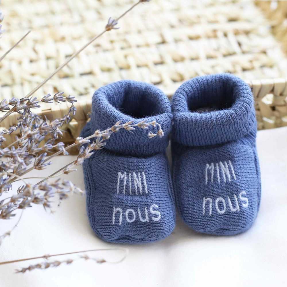 Chaussons naissance Mini Nous bleu – douceur et tendresse pour les premiers jours