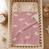 Couverture bébé mousseline matelassée – baleine rose en relief LA MARRAINE