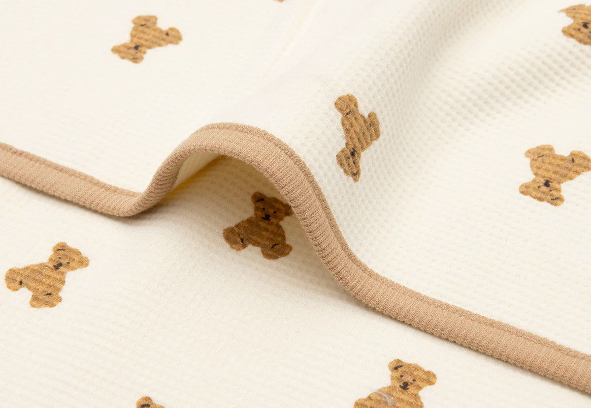 Couverture bébé Mini Teddy Bear : un cocon de douceur et de chaleur pour accompagner bébé au quotidien.