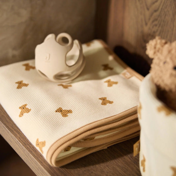 Couverture bébé Mini Teddy Bear : un cocon de douceur et de chaleur pour accompagner bébé au quotidien.