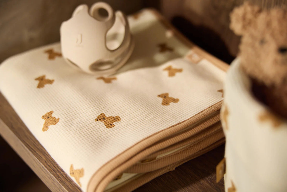 Couverture bébé Mini Teddy Bear : un cocon de douceur et de chaleur pour accompagner bébé au quotidien.