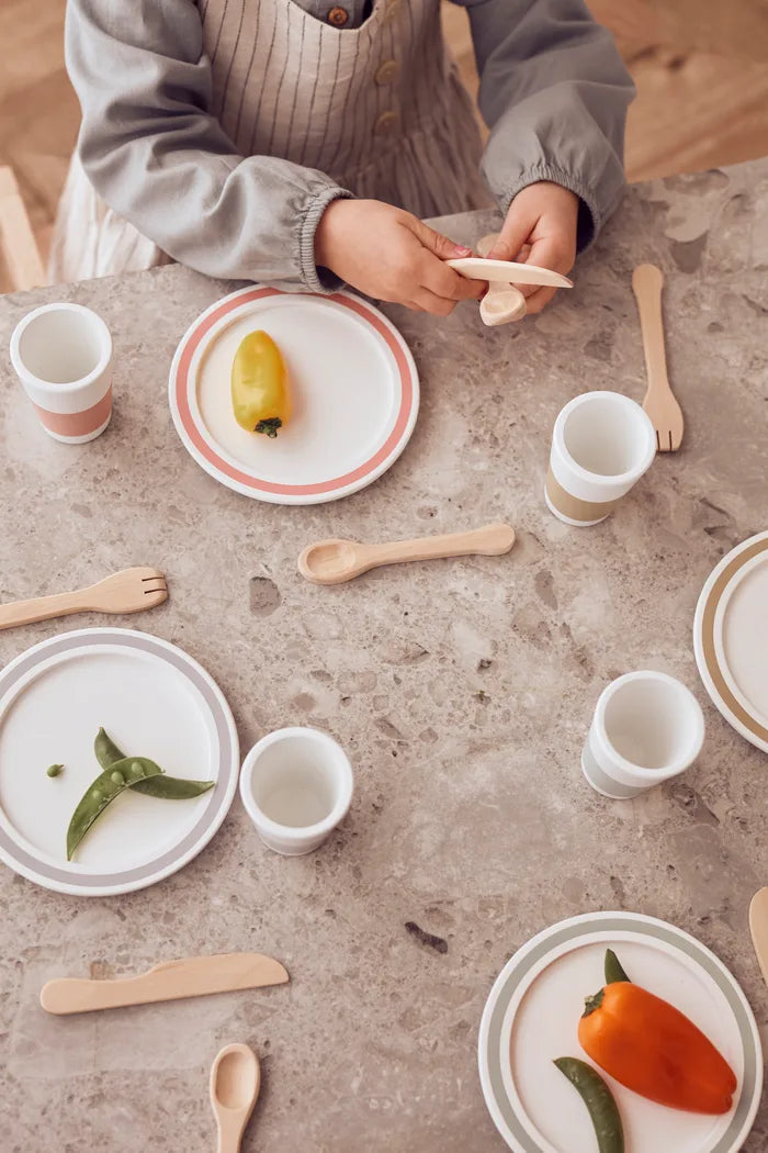 Dinette enfant en bois 4 personnes – service complet dès 2 ans Kid's concept