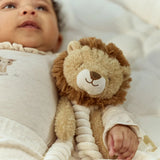 Doudou lion Safari Friends : un compagnon tendre et réconfortant pour bébé dès la naissance. LITTLE DUTCH