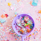 Créez un monde magique avec les Fun Fillers Fairy 🧚‍♀️ ! Accessoires sensoriels scintillants pour jeux d’éveil, pâte à modeler, eau, riz ou slime. Dès 3 ans.