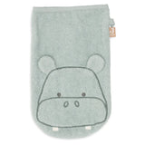 Le gant de toilette Hippo Happy en éponge 100 % coton est idéal pour nettoyer délicatement la peau de bébé. Doux, absorbant et facile à utiliser, il rend le bain encore plus agréable.