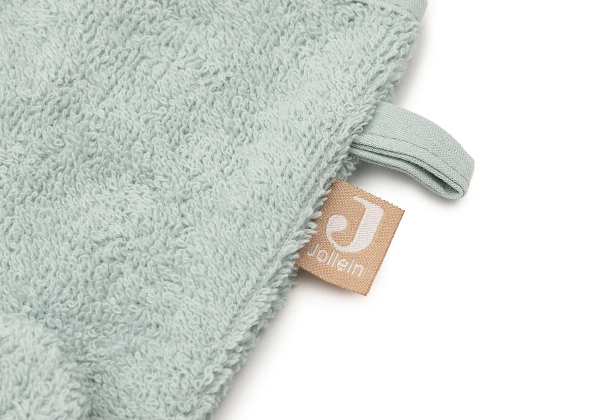 Le gant de toilette Hippo Happy en éponge 100 % coton est idéal pour nettoyer délicatement la peau de bébé. Doux, absorbant et facile à utiliser, il rend le bain encore plus agréable.