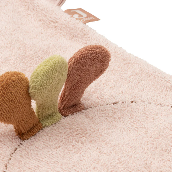 Le gant de toilette Peacock Pavie en éponge 100 % coton est idéal pour nettoyer délicatement la peau de bébé. Doux, absorbant et pratique, il accompagne le bain tout en apportant une touche de fantaisie. Gant de toilette bébé Peacock Pavie en éponge 100 % coton : un accessoire doux, absorbant et pratique pour le bain de bébé.