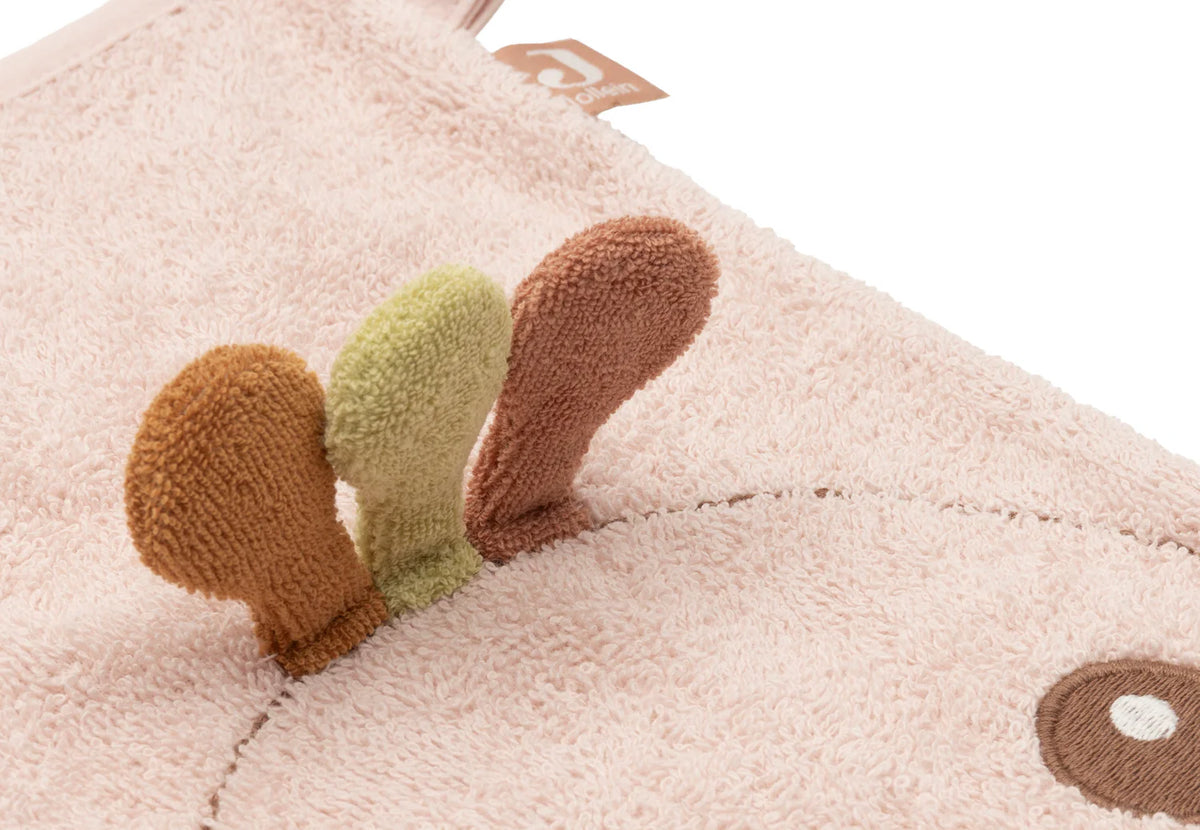 Le gant de toilette Peacock Pavie en éponge 100 % coton est idéal pour nettoyer délicatement la peau de bébé. Doux, absorbant et pratique, il accompagne le bain tout en apportant une touche de fantaisie. Gant de toilette bébé Peacock Pavie en éponge 100 % coton : un accessoire doux, absorbant et pratique pour le bain de bébé.