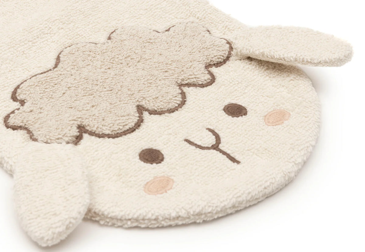 Le gant de toilette Sheep Sonny en éponge 100 % coton accompagne le bain de bébé avec douceur. Absorbant, pratique et agréable à utiliser, il respecte les peaux sensibles tout en rendant ce moment encore plus agréable. Gant de toilette bébé Sheep Sonny en éponge 100 % coton : un accessoire doux, absorbant et pratique pour le bain de bébé.