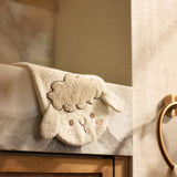 Le gant de toilette Sheep Sonny en éponge 100 % coton accompagne le bain de bébé avec douceur. Absorbant, pratique et agréable à utiliser, il respecte les peaux sensibles tout en rendant ce moment encore plus agréable. Gant de toilette bébé Sheep Sonny en éponge 100 % coton : un accessoire doux, absorbant et pratique pour le bain de bébé.