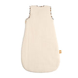 La gigoteuse ouatinée Léopard Sauthon TOG 2.5 est idéale pour accompagner les bébés de 0 à 6 mois. Confectionnée en double gaze de coton, elle offre douceur, chaleur et confort tout en facilitant le quotidien grâce à sa grande ouverture zippée. Son adorable broderie tête d'ours et ses finitions léopard en font un indispensable aussi pratique qu'élégant.Gigoteuse ouatinée Léopard Sauthon TOG 2.5 en double gaze de coton, idéale de 0 à 6 mois pour offrir des nuits douces, chaudes et confortables à bébé.