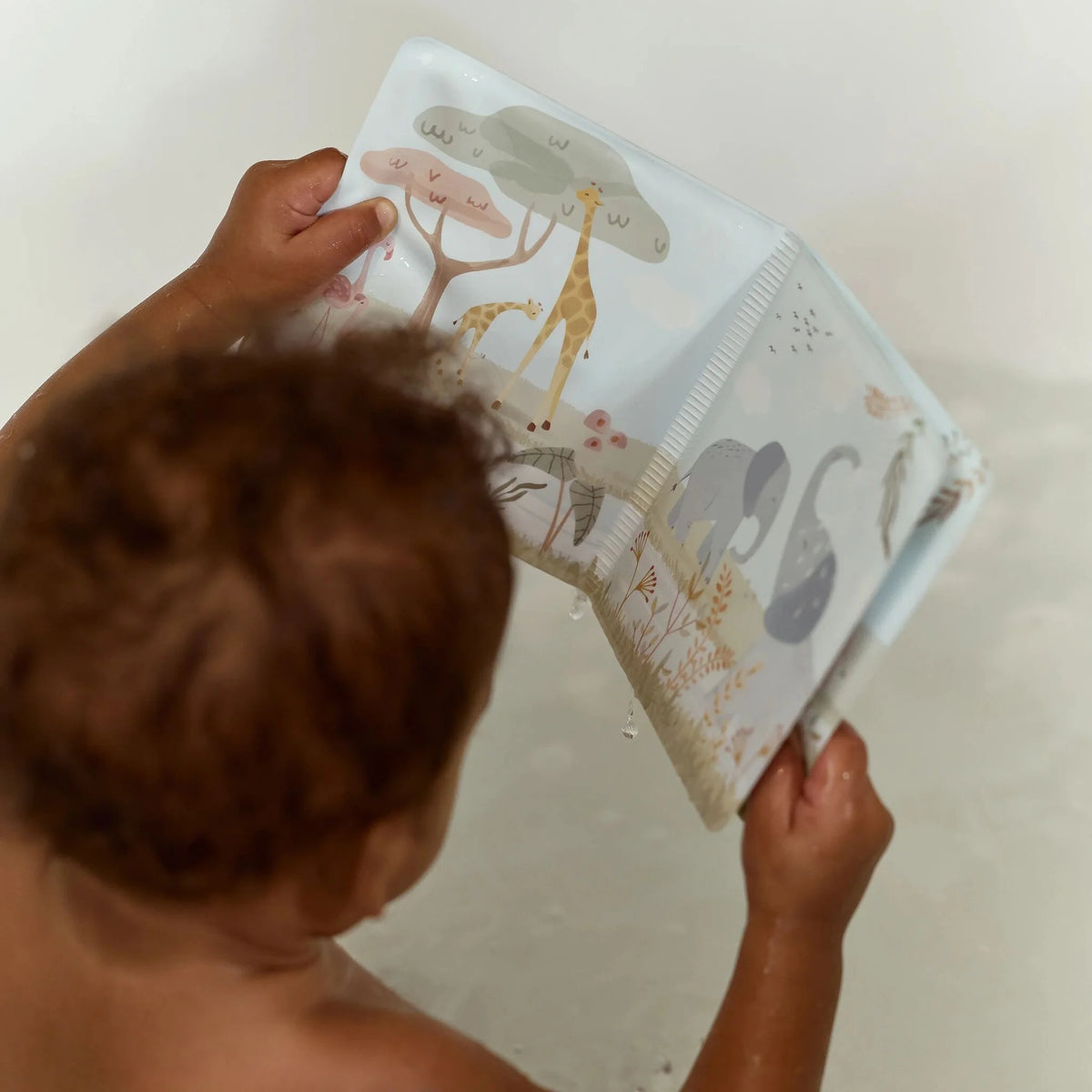 Livre de bain Safari Friends sonore : le jouet idéal pour éveiller bébé et rendre le bain amusant dès 6 mois. LITTLE DUTCH