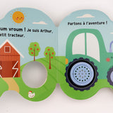 Arthur le Tracteur est un livre sonore en forme de tracteur qui invite les tout-petits à suivre les aventures d'un sympathique héros tout en découvrant le véritable bruit du tracteur. Une lecture interactive idéale pour éveiller les sens et partager un moment de complicité.Livre sonore bébé en forme de tracteur avec véritable bruit de tracteur pour éveiller la curiosité, l'écoute et la motricité des tout-petits.