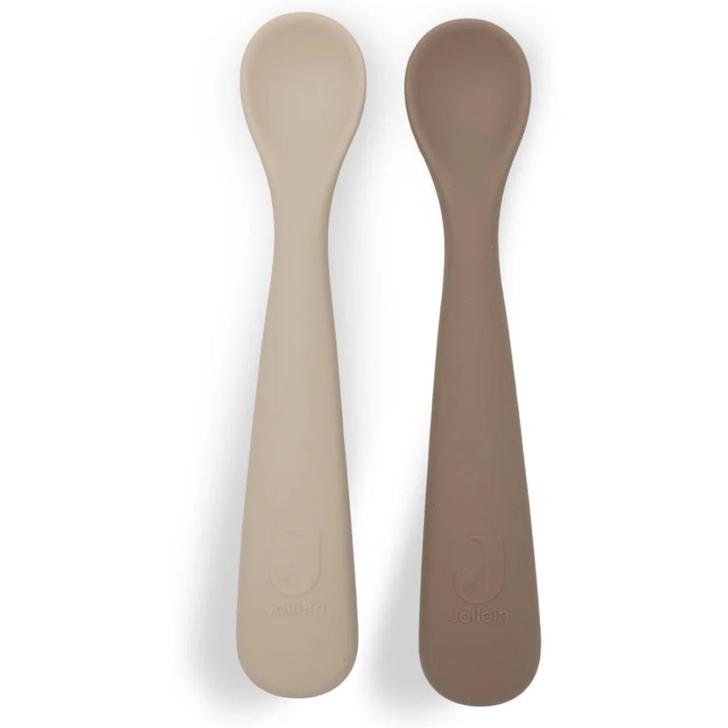 Le lot de 2 cuillères souples en silicone Jollein est idéal pour accompagner les premiers repas de bébé. Douces pour les gencives, légères et faciles à prendre en main, elles favorisent l'autonomie tout en garantissant une utilisation sûre grâce à leur silicone alimentaire sans BPA, sans PVC et sans phtalates. Lot de 2 cuillères souples en silicone Jollein, idéales pour les premiers repas de bébé et l'apprentissage de l'autonomie alimentaire.