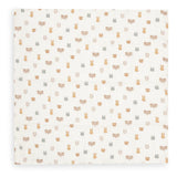 Le lot de 3 langes bébé Jollies en gaze de coton 100 % coton accompagne les tout-petits dès la naissance. Doux, respirants et multifonctions, ils sont indispensables au quotidien.Lot de 3 langes bébé en gaze de coton Jollies 70 × 70 cm : des langes doux, respirants et multifonctions pour accompagner bébé dès la naissance.