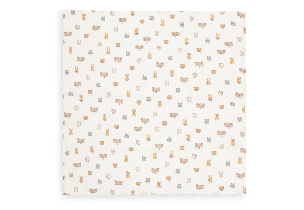 Le lot de 3 langes bébé Jollies en gaze de coton 100 % coton accompagne les tout-petits dès la naissance. Doux, respirants et multifonctions, ils sont indispensables au quotidien.Lot de 3 langes bébé en gaze de coton Jollies 70 × 70 cm : des langes doux, respirants et multifonctions pour accompagner bébé dès la naissance.