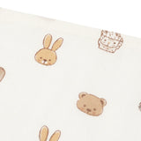 Le lot de 3 langes bébé Jollies en gaze de coton 100 % coton accompagne les tout-petits dès la naissance. Doux, respirants et multifonctions, ils sont indispensables au quotidien.Lot de 3 langes bébé en gaze de coton Jollies 70 × 70 cm : des langes doux, respirants et multifonctions pour accompagner bébé dès la naissance.