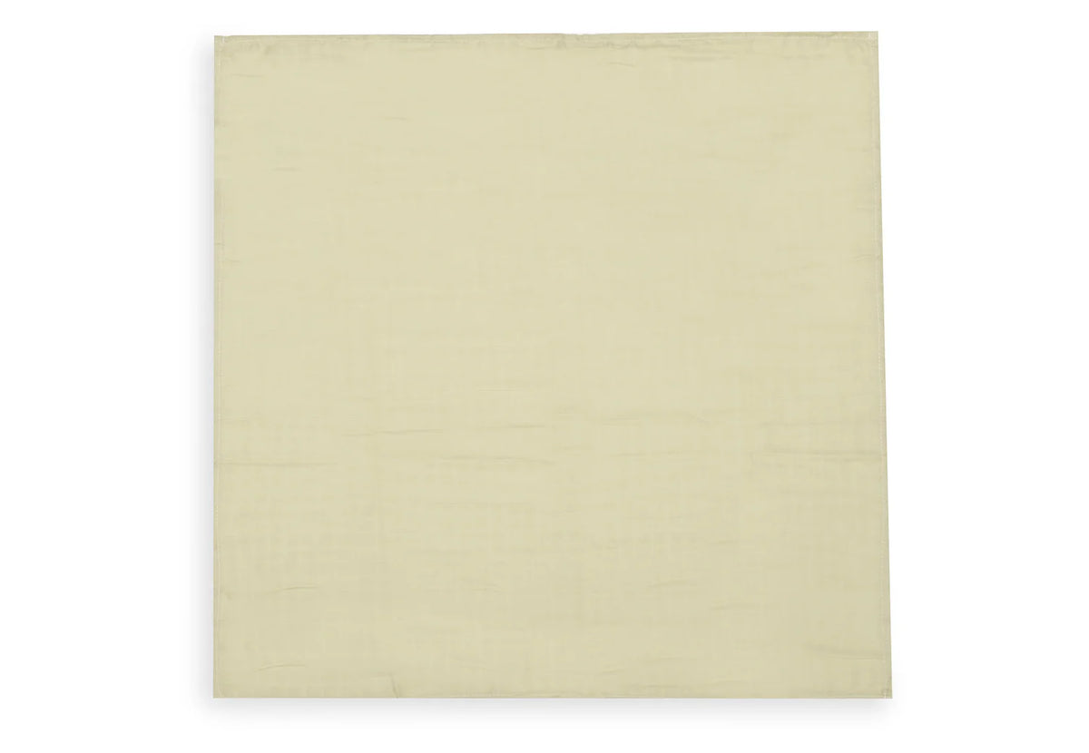 Le lot de 3 langes bébé Over the Moon en gaze de coton 100 % coton est un indispensable du quotidien. Doux, respirants et absorbants, ils accompagnent bébé dès la naissance à la maison comme en balade. Lot de 3 langes bébé en gaze de coton Over the Moon 70 × 70 cm : des langes doux, respirants et multifonctions pour accompagner bébé au quotidien.