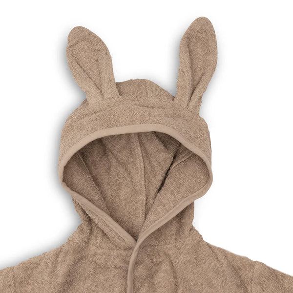 Ce peignoir de bain enfant en éponge 100 % coton est idéal après le bain, la douche ou la piscine. Doux, absorbant et confortable, il est doté d'une capuche, d'une fermeture pratique et d'une ceinture cousue pour accompagner les enfants de 3 à 4 ans. COLORIS MILKY COFFEE