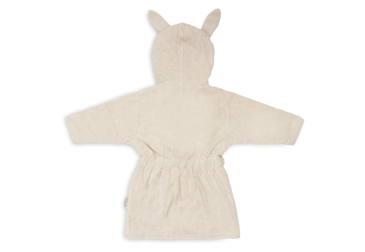 Ce peignoir de bain enfant en éponge 100 % coton est idéal après le bain, la douche ou la piscine. Doux, absorbant et confortable, il est doté d'une capuche, d'une fermeture pratique et d'une ceinture cousue pour accompagner les enfants de 3 à 4 ans. COLORIS SAND