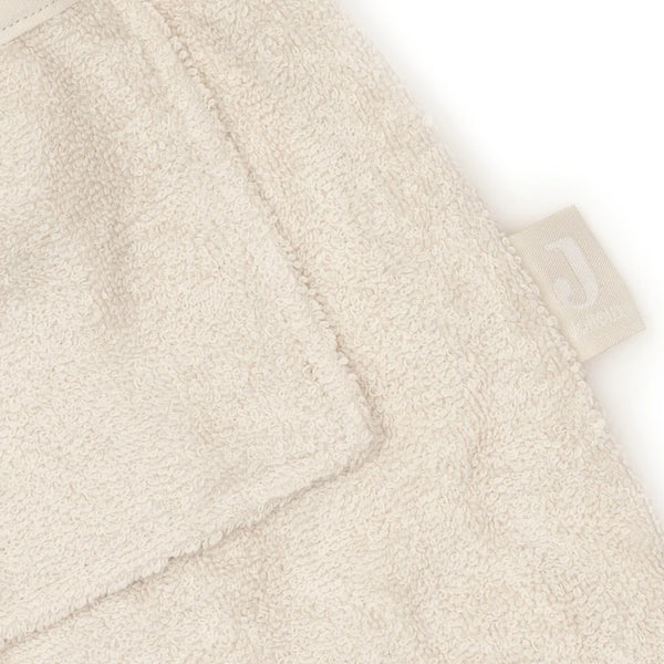 Ce peignoir de bain enfant en éponge 100 % coton est idéal après le bain, la douche ou la piscine. Doux, absorbant et confortable, il est doté d'une capuche, d'une fermeture pratique et d'une ceinture cousue pour accompagner les enfants de 3 à 4 ans. COLORIS SAND