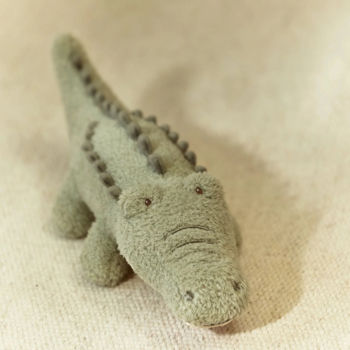 Peluche crocodile Safari Friends : un compagnon tout doux pour câliner et éveiller bébé dès la naissance.
