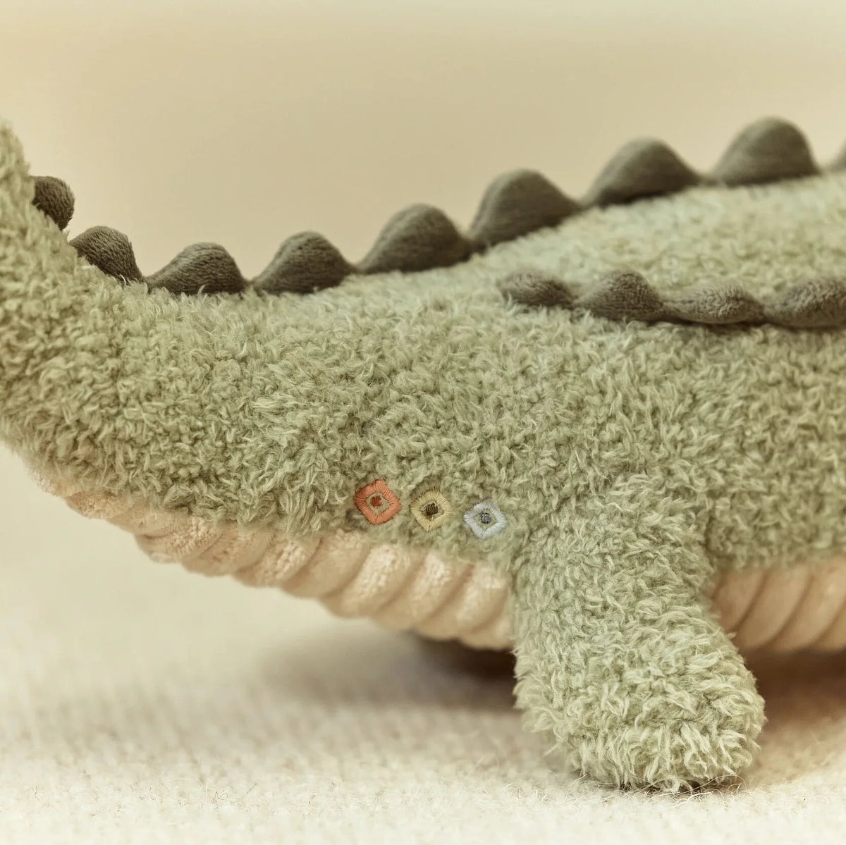 Peluche crocodile Safari Friends : un compagnon tout doux pour câliner et éveiller bébé dès la naissance.