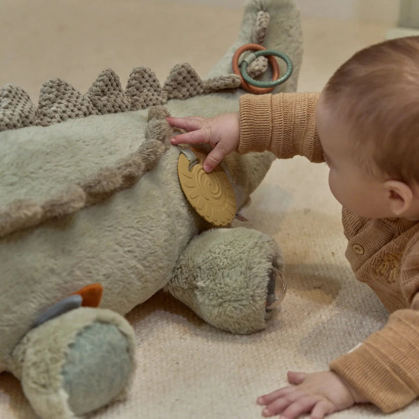 Peluche d’activités crocodile Safari Friends : un compagnon sensoriel doux pour stimuler bébé dès la naissance. LITTLE DUTCH