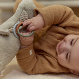 Peluche d’activités crocodile Safari Friends : un compagnon sensoriel doux pour stimuler bébé dès la naissance. LITTLE DUTCH