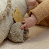 Peluche d’activités crocodile Safari Friends : un compagnon sensoriel doux pour stimuler bébé dès la naissance. LITTLE DUTCH