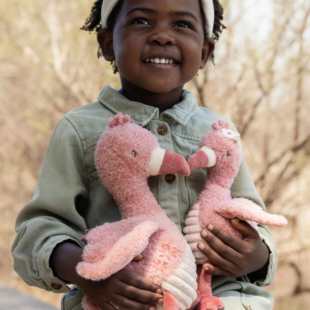 Peluche flamant rose 32 cm : un compagnon doux et sensoriel pour câliner bébé dès la naissance. LITTLE DUTCH