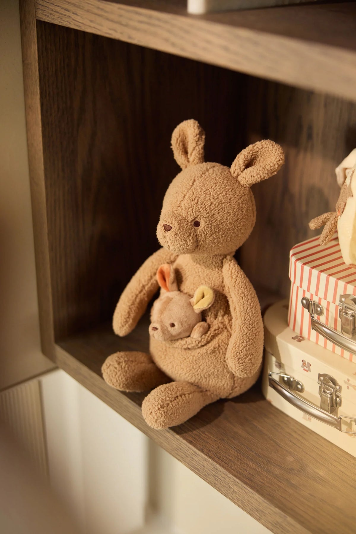 Peluche kangourou bébé avec bébé amovible – douce et câline