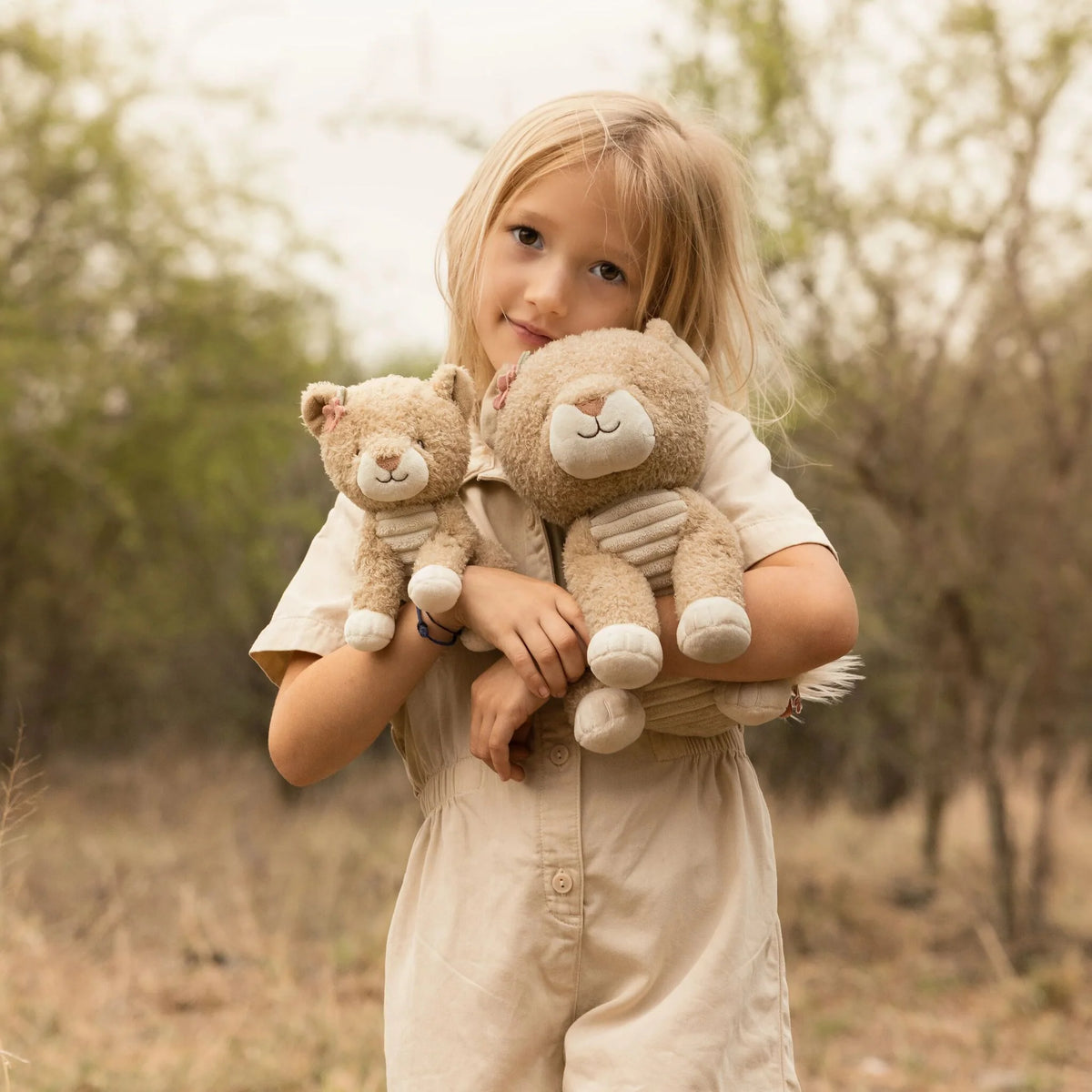 Peluche lionne 25 cm : une compagne douce et rassurante pour accompagner bébé dès la naissance.