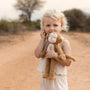 Peluche singe Safari Friends : un compagnon tout doux pour éveiller et rassurer bébé dès la naissance. LITTLE DUTCH