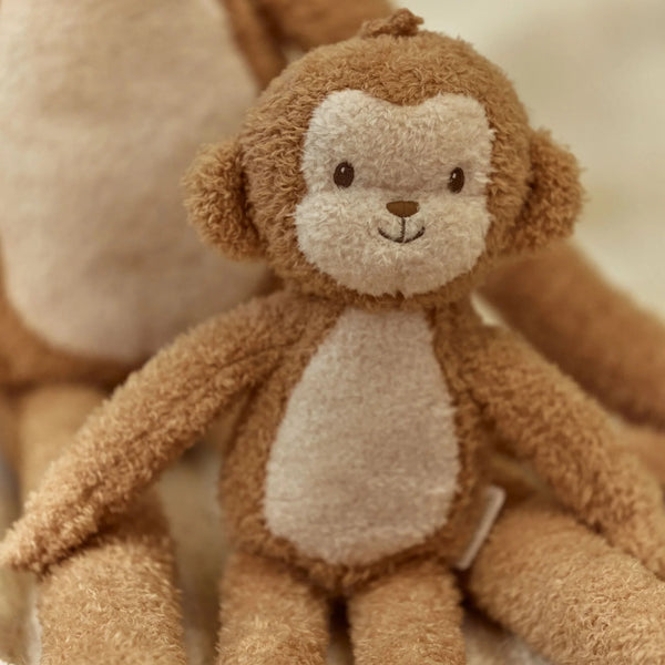 Peluche singe Safari Friends : un compagnon tout doux pour éveiller et rassurer bébé dès la naissance. LITTLE DUTCH