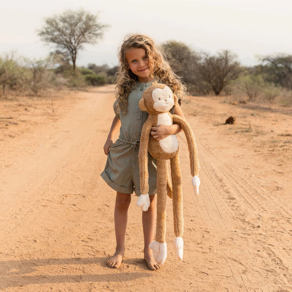 Peluche singe XL Safari Friends : le compagnon géant parfait pour des câlins et des aventures dès 12 mois. LITTLE DUTCH