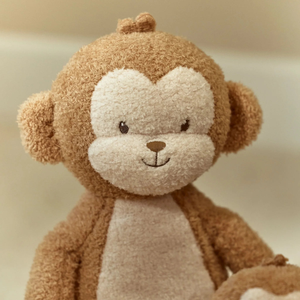 Peluche singe XL Safari Friends : le compagnon géant parfait pour des câlins et des aventures dès 12 mois. LITTLE DUTCH
