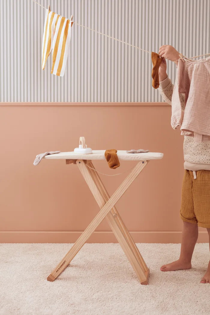 Planche et fer à repasser enfant en bois – jeu d’imitation dès 3 ans Kid's concept